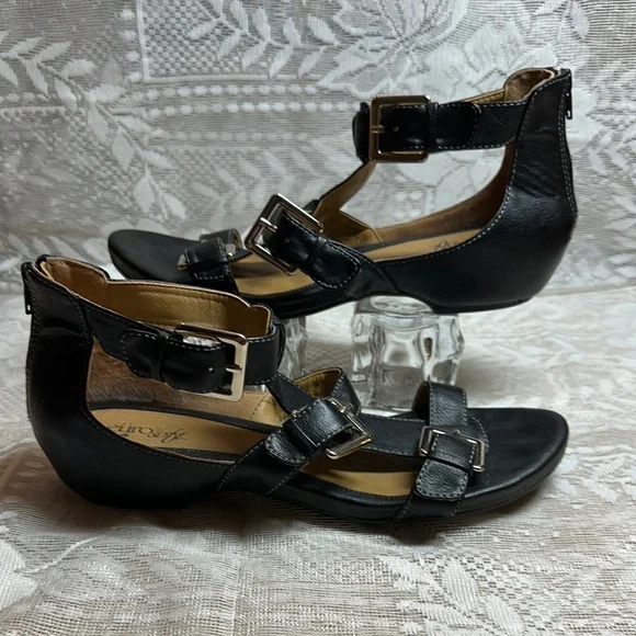 Elegant Black Strappy High-Heeled Sandals - Picture 2 of 6